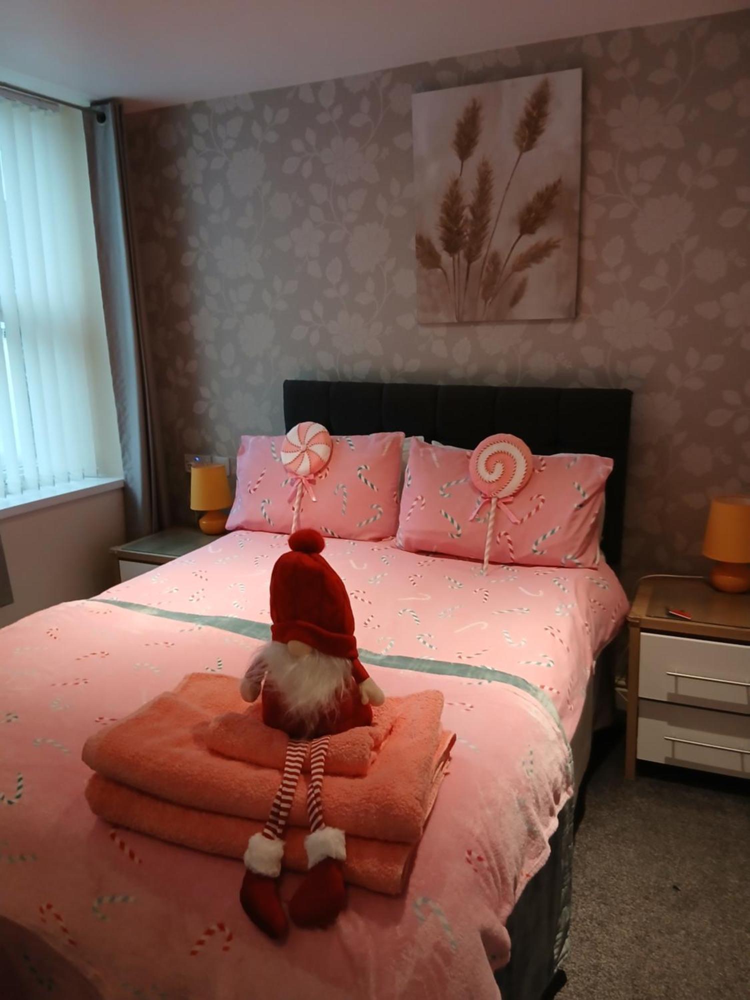 Ponderosa B&B With Free Onsite Parking And Breakfast Included, Blackpool